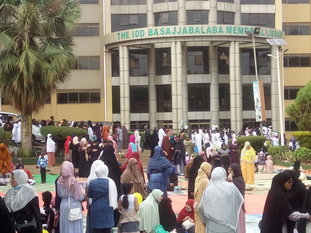 Hundreds Gather At Kiu For Eid Prayers