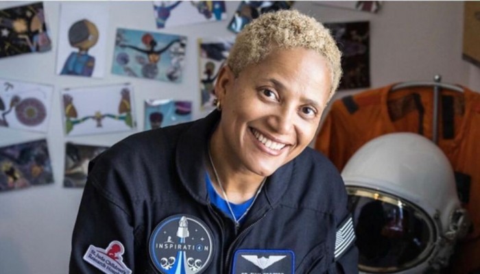 Kiu International Desk: First Black Spaceship Pilot Launches Four Civilians Into Space