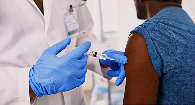 kiu-international-desk-rwanda-becomes-first-african-country-to-administer-covid-19-vaccine